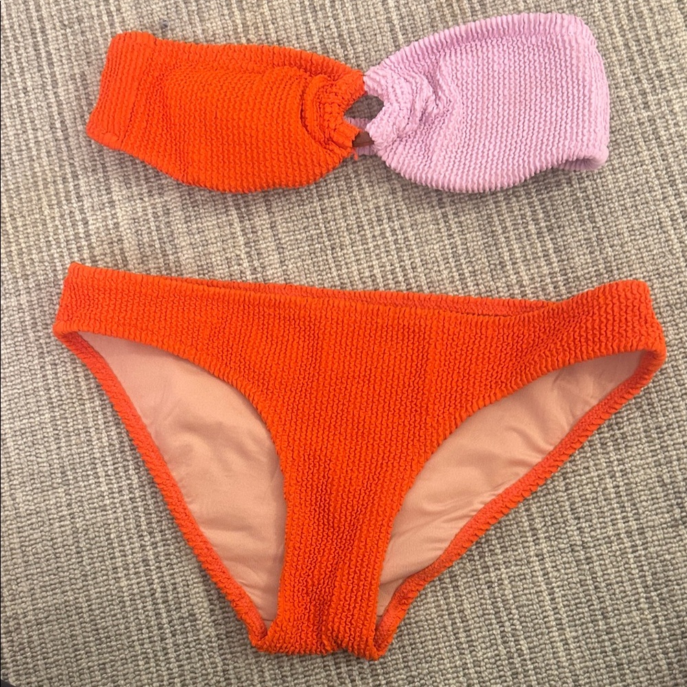 J CREW textured ring pink and reddish orange bikini
Size XXS TOP AND XS BOTTOM